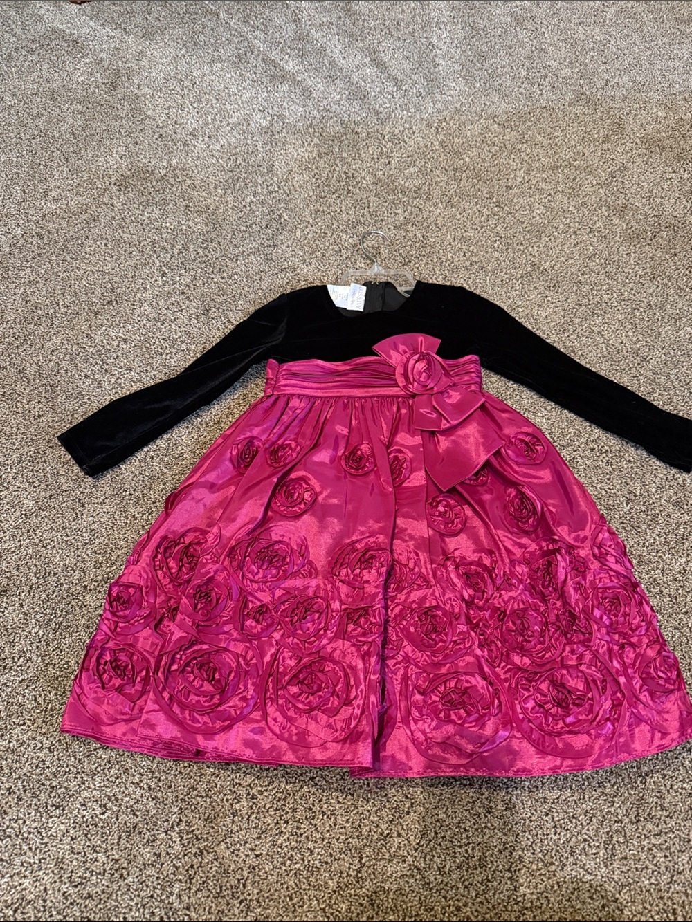 iris & ivy Black Velvet Bodice Fuchsia Floral Rosette Dress